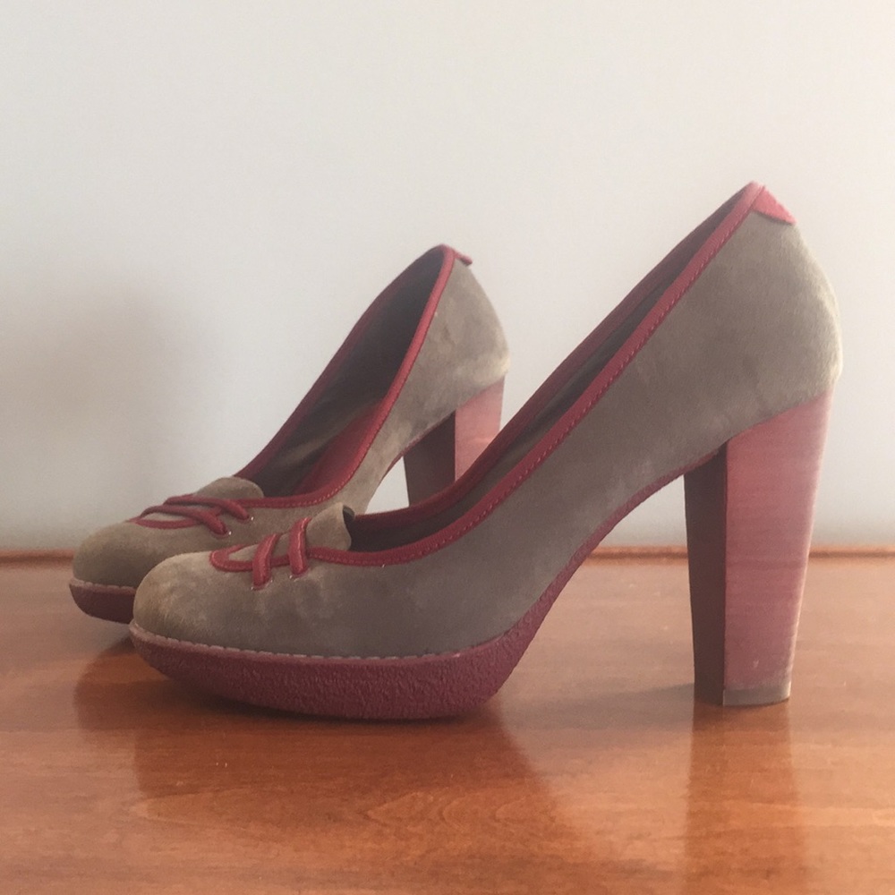 Lacoste Paris Gray Suede Pump with Burgundy Trim